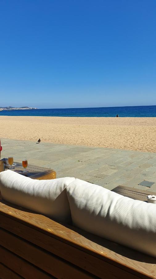 شقة إمبوريابرافا  في Les Vagues Au Balcon المظهر الخارجي الصورة